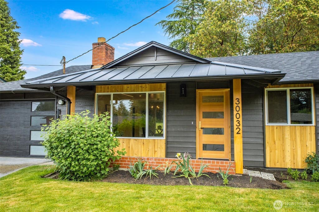 Photo of 30032 5th Avenue SW, Federal Way, WA 98023 (MLS # 2571757)