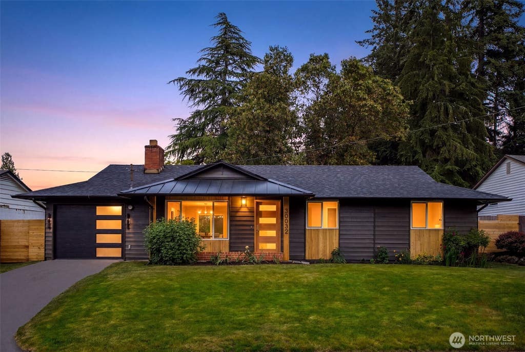Photo of 30032 5th Avenue SW, Federal Way, WA 98023 (MLS # 2571757)