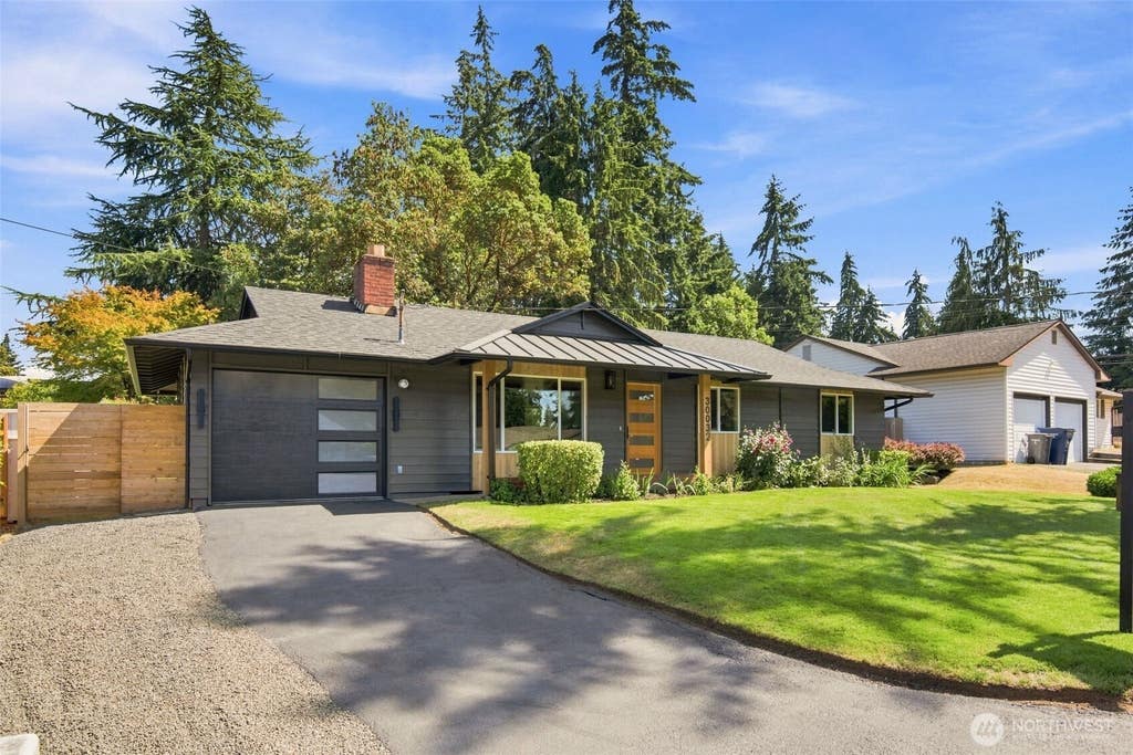 Photo of 30032 5th Avenue SW, Federal Way, WA 98023 (MLS # 2571757)