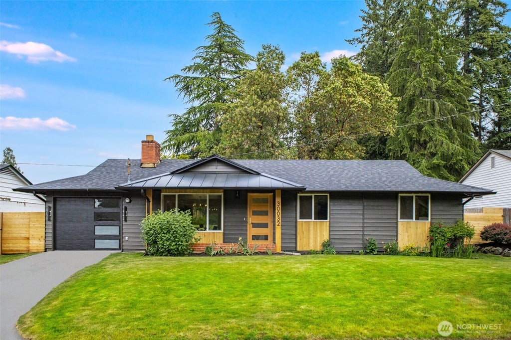 Photo of 30032 5th Avenue SW, Federal Way, WA 98023 (MLS # 2571757)
