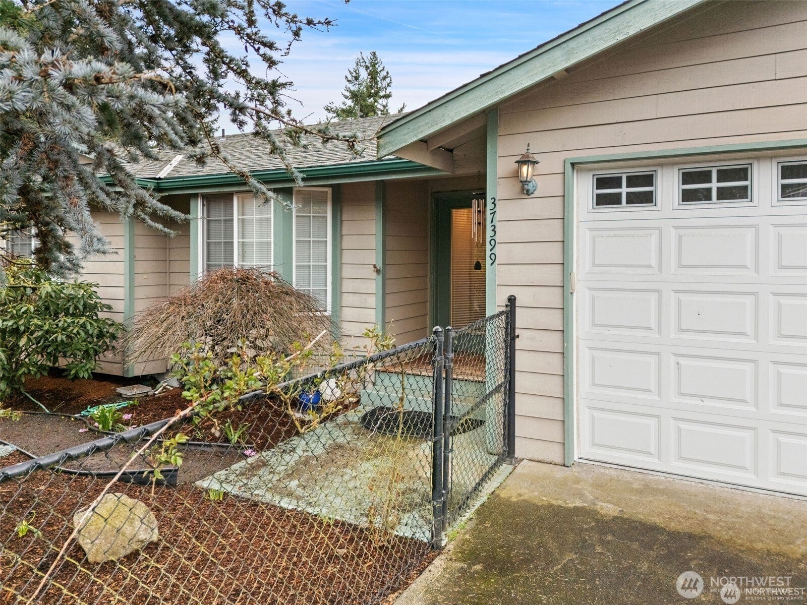 37399 Buck Rd N E