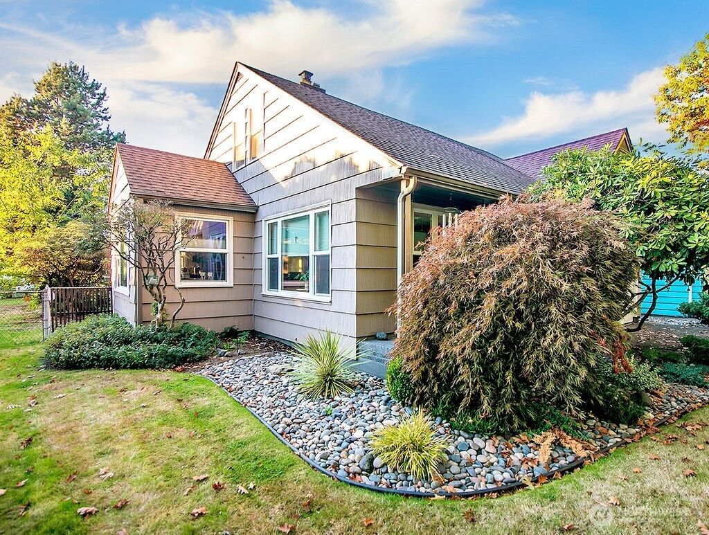 Photo of 571 26th Avenue, Longview, WA 98632 (MLS # 2445928)
