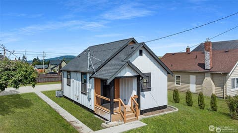 Photo of 814 26th Street #1, Anacortes, WA 98221 (MLS # 2555657)