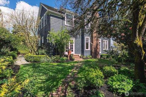 Photo of 624 35th Avenue, Seattle, WA 98122 (MLS # 2496771)