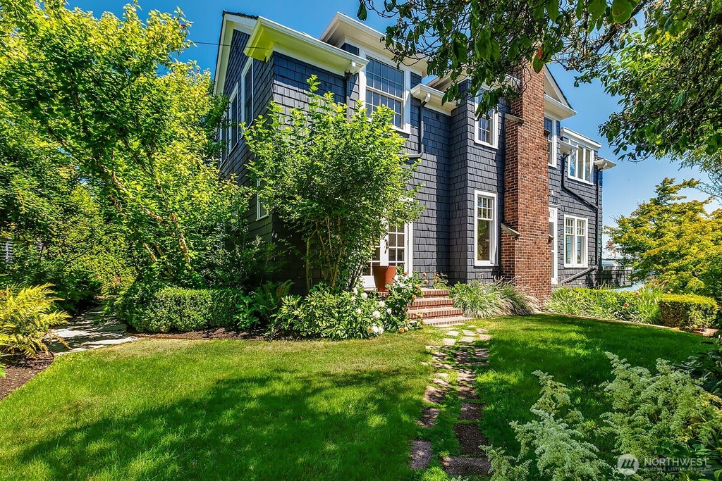 Photo of 624 35th Avenue, Seattle, WA 98122 (MLS # 2496771)
