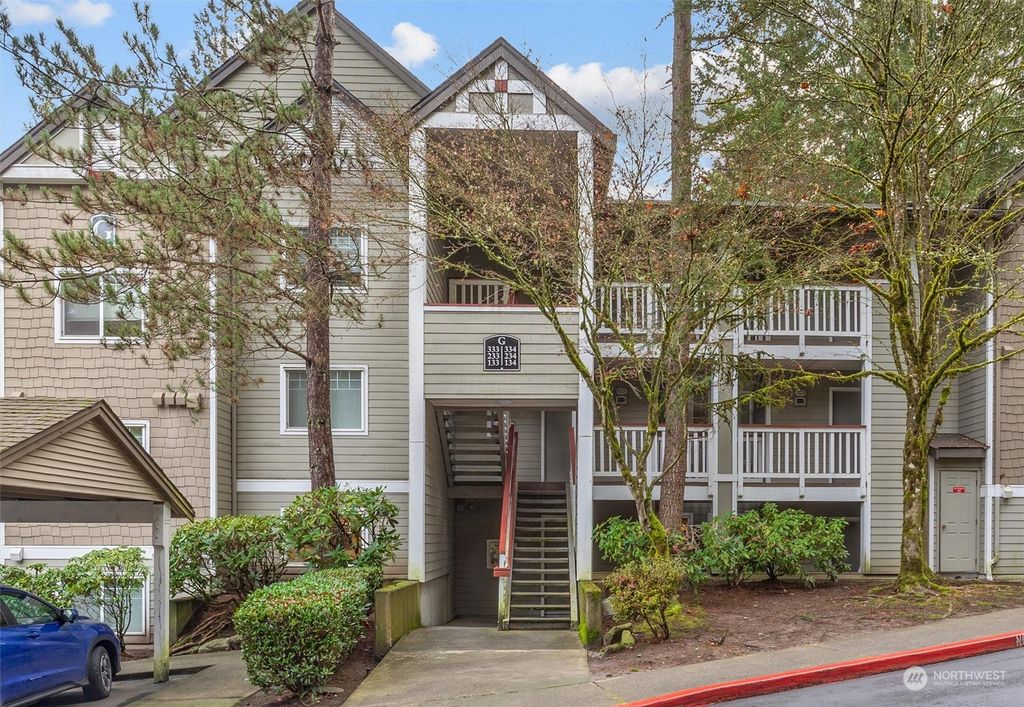 Photo of 18501 SE Newport Way #G-133, Issaquah, WA 98027 (MLS # 2186219)