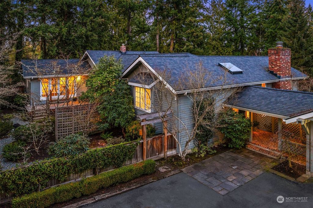 Photo of 2254 78th Avenue NE, Medina, WA 98039 (MLS # 2327218)