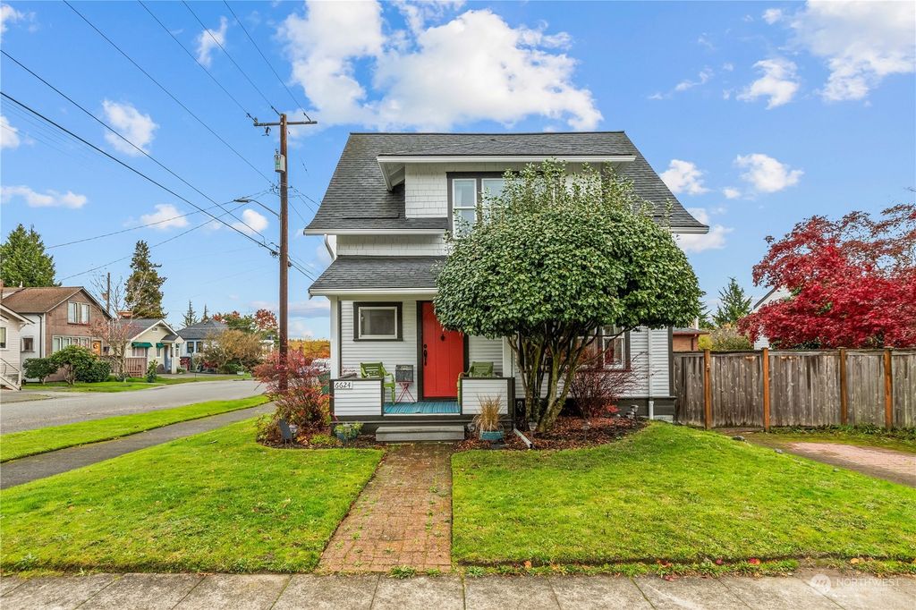 Photo of 6624 Linden Avenue N, Seattle, WA 98103 (MLS # 2312245)