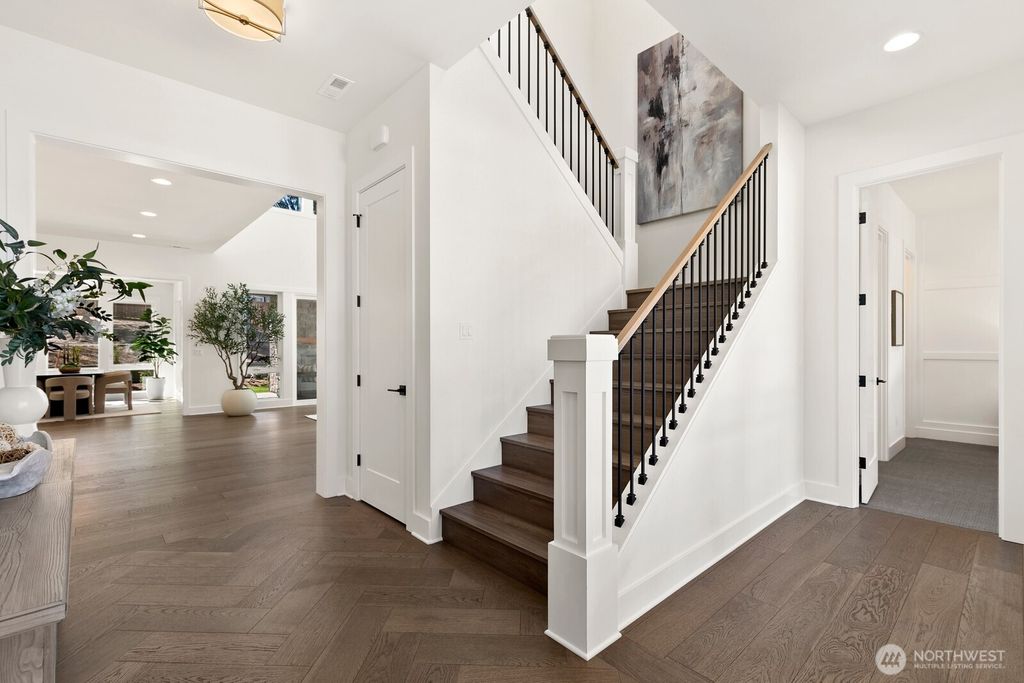 Photo of 15045 SE 45th Place, Bellevue, WA 98006 (MLS # 2498581)