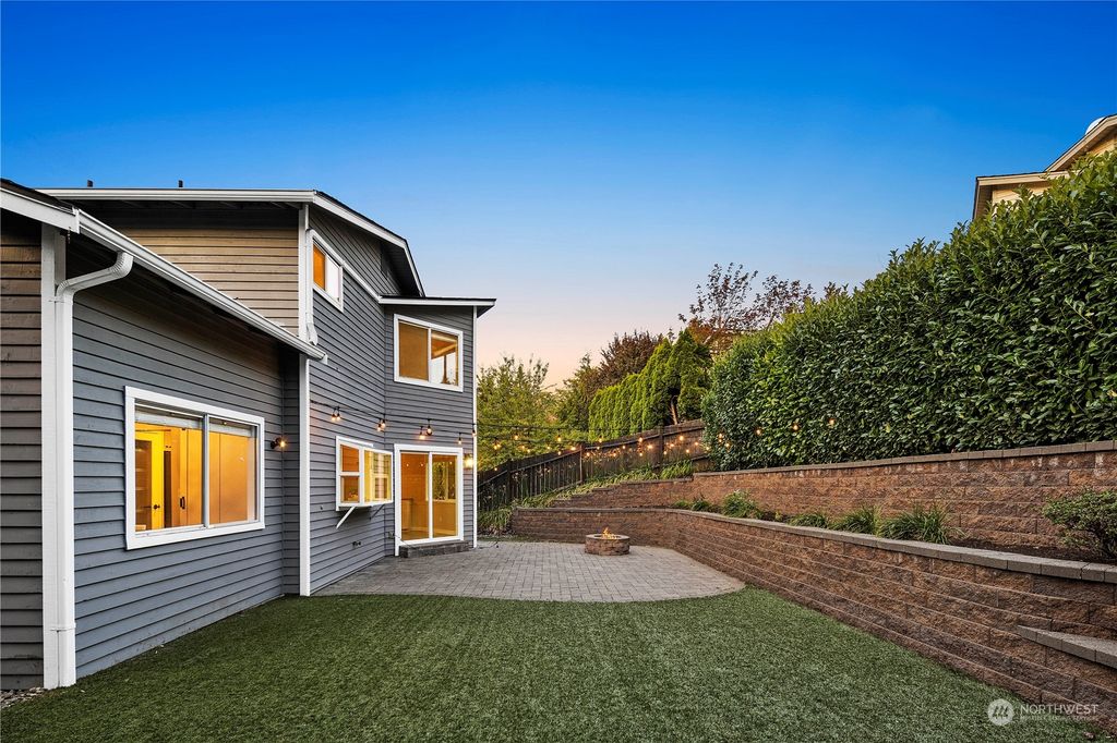 Photo of 11703 NE 107th Place, Kirkland, WA 98033 (MLS # 2137120)