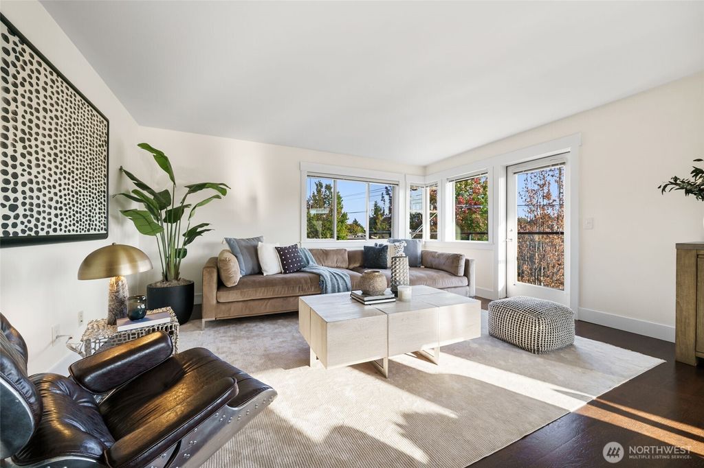 Photo of 120 NW 39th Street #407, Seattle, WA 98107 (MLS # 2437222)