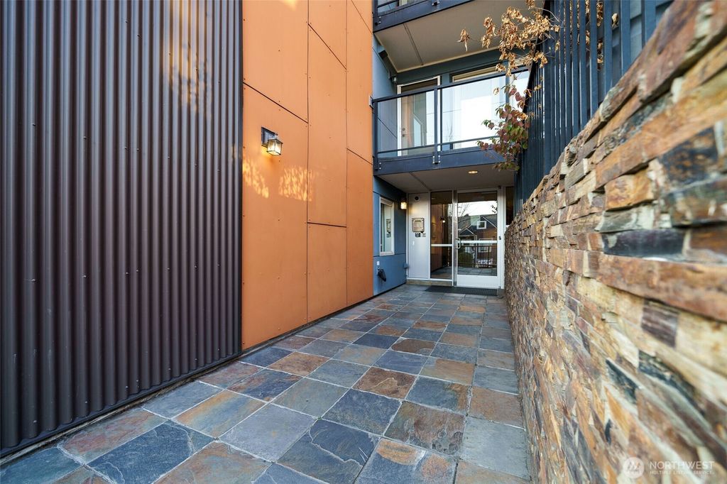 Photo of 120 NW 39th Street #407, Seattle, WA 98107 (MLS # 2437222)