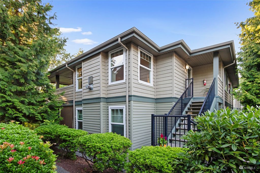 Photo of 1500 S 18TH Street #B-201, Renton, WA 98055 (MLS # 1977304)