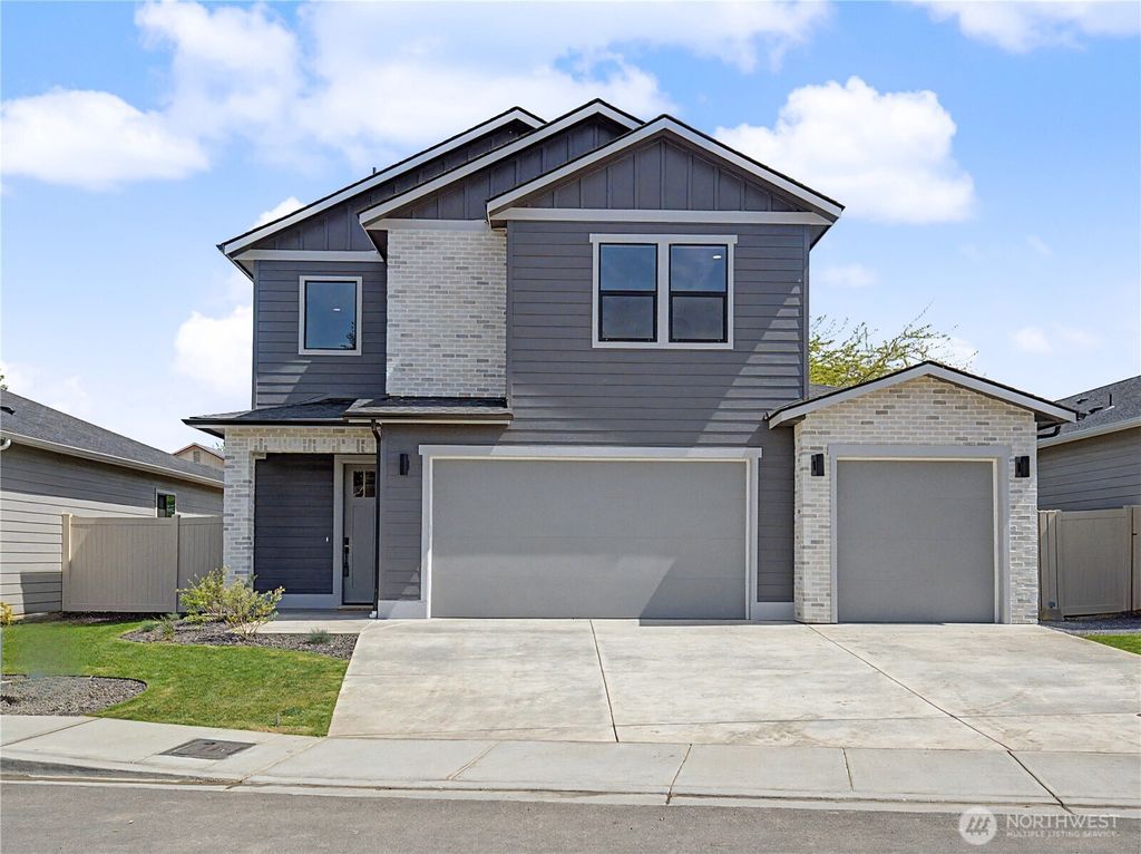 Photo of 585 S Perry Avenue, East Wenatchee, WA 98802 (MLS # 2518678)