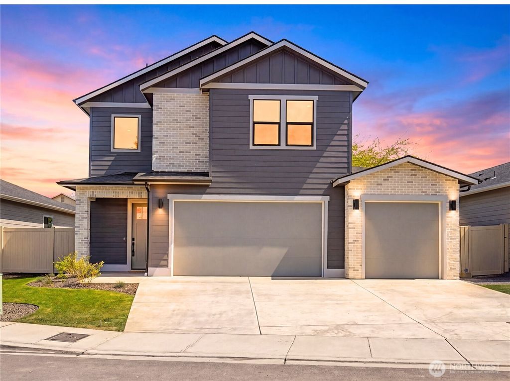 Photo of 585 S Perry Avenue, East Wenatchee, WA 98802 (MLS # 2518678)