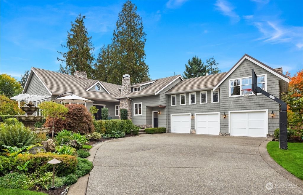 Photo of 3835 95th Avenue NE, Yarrow Point, WA 98004 (MLS # 2198008)