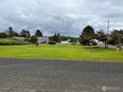 34 Main Street Pacific Beach WA 98571