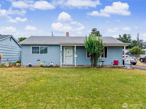 Photo of 709 S Hawthorne Drive, Moses Lake, WA 98837 (MLS # 2544147)