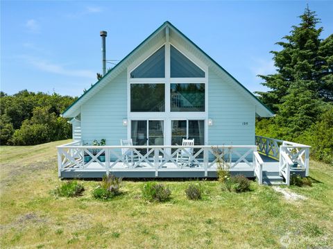 Photo of 195 Ocean Shores Boulevard SW, Ocean Shores, WA 98569 (MLS # 2390900)