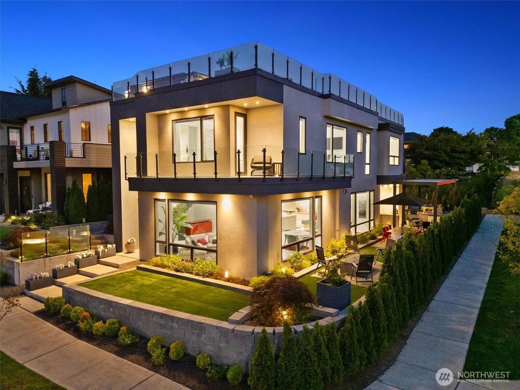 Photo of 903 N 33rd Place, Renton, WA 98056 (MLS # 2473408)