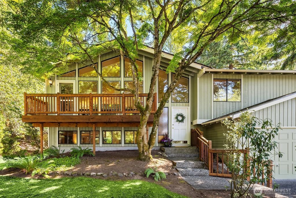 Photo of 13919 SE 3rd Place, Bellevue, WA 98005 (MLS # 2394601)