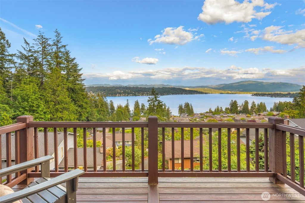 Photo of 16822 SE 26th Street, Bellevue, WA 98008 (MLS # 2385142)