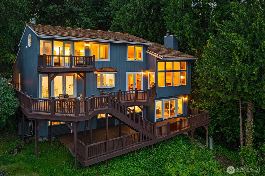 Photo of 16822 SE 26th Street, Bellevue, WA 98008 (MLS # 2385142)