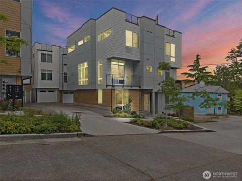 Photo of 902 N 86th Street, Seattle, WA 98103 (MLS # 2526851)