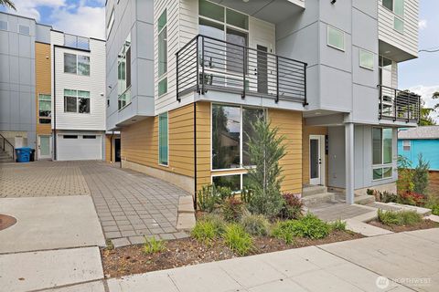 Photo of 902 N 86th Street, Seattle, WA 98103 (MLS # 2526851)
