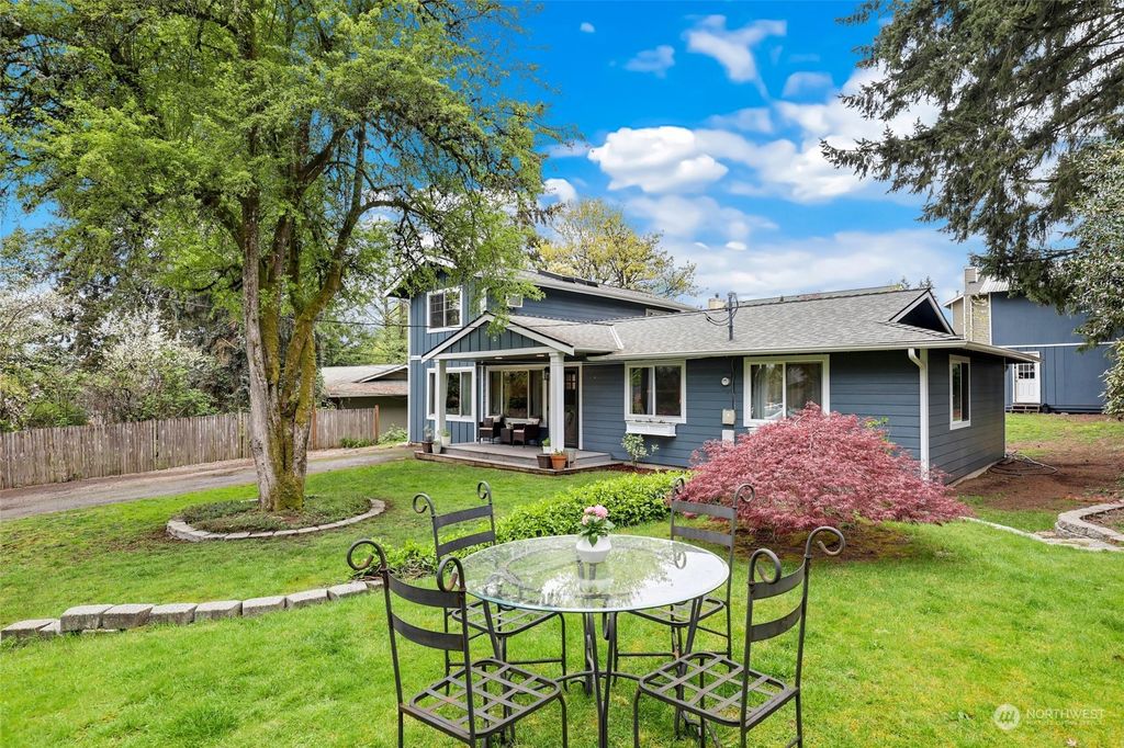 Photo of 8020 NE 124th Street, Kirkland, WA 98034 (MLS # 2222652)