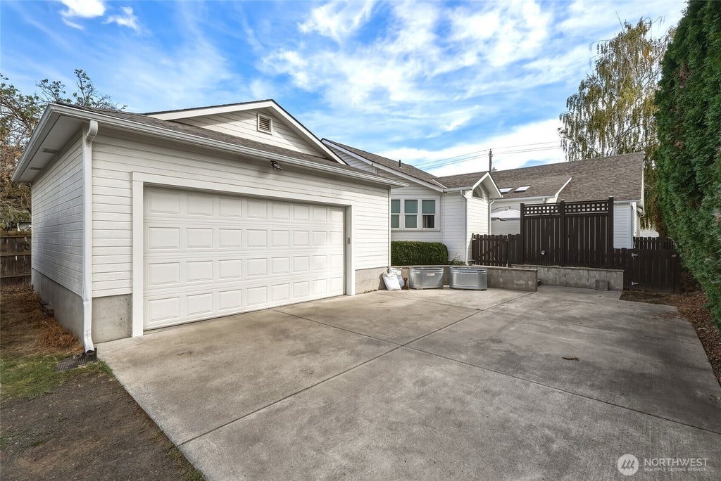 Photo of 1510 Howard Street, Walla Walla, WA 99362 (MLS # 2587509)
