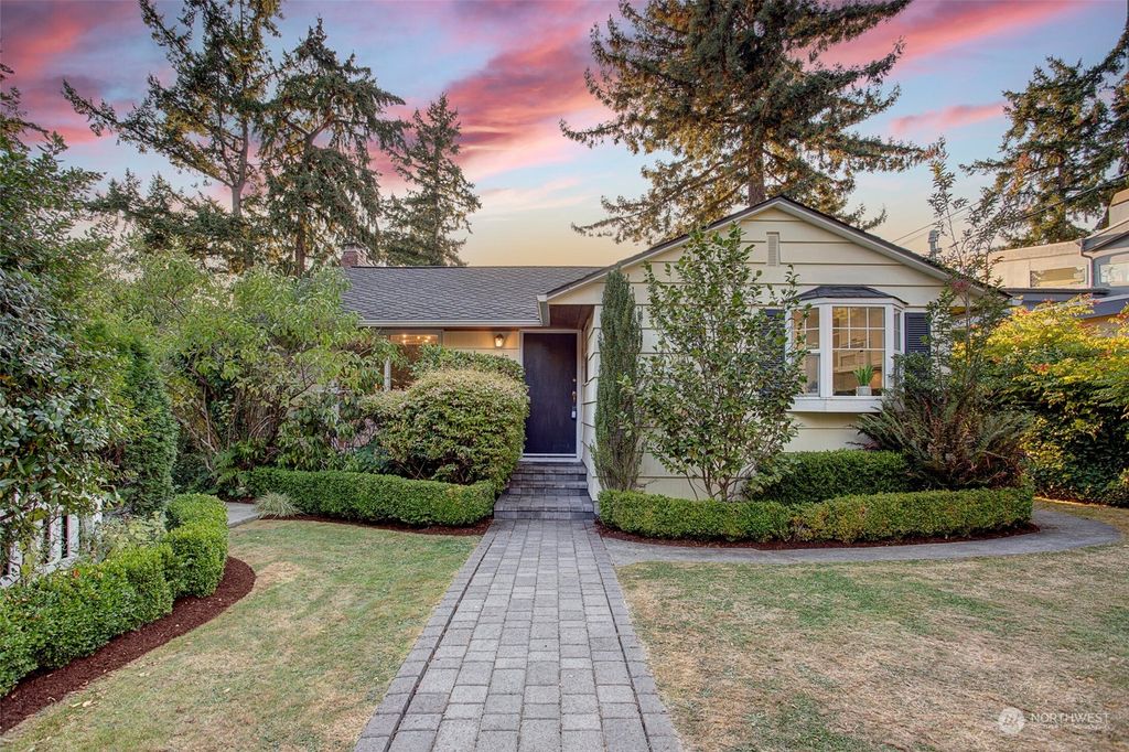 Photo of 2445 61st Avenue SE, Mercer Island, WA 98040 (MLS # 1989643)