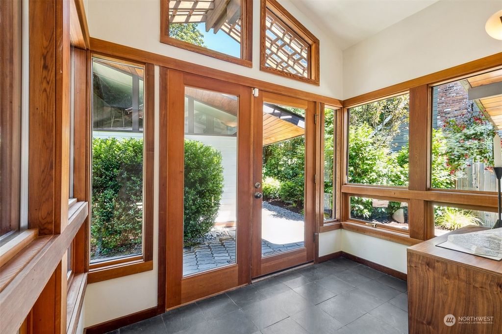 Photo of 4505 91st Avenue SE, Mercer Island, WA 98040 (MLS # 2262152)