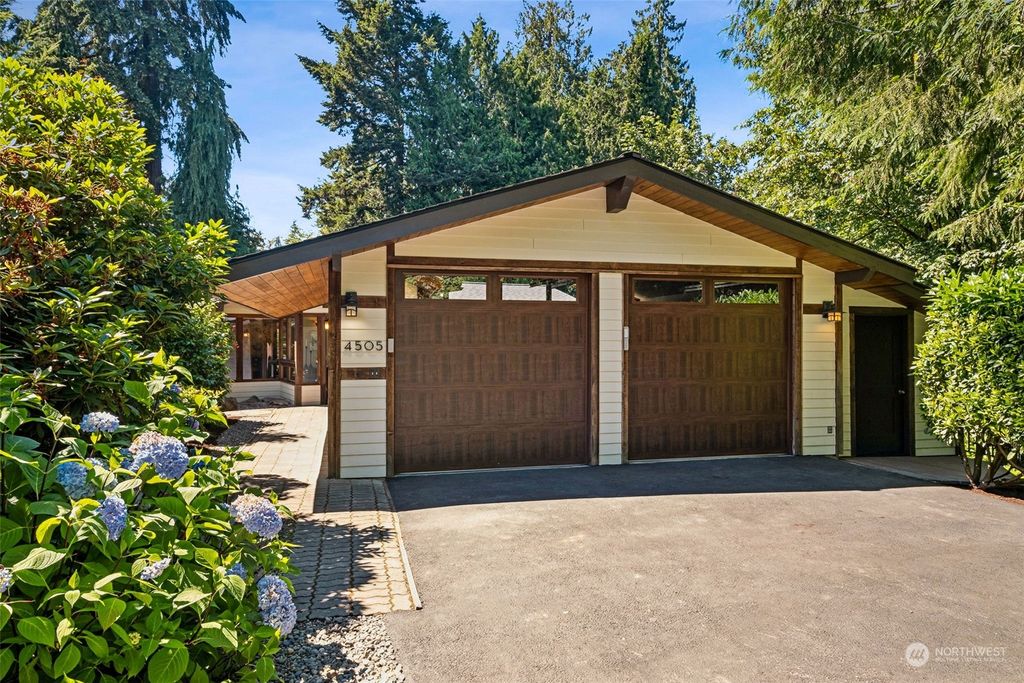 Photo of 4505 91st Avenue SE, Mercer Island, WA 98040 (MLS # 2262152)