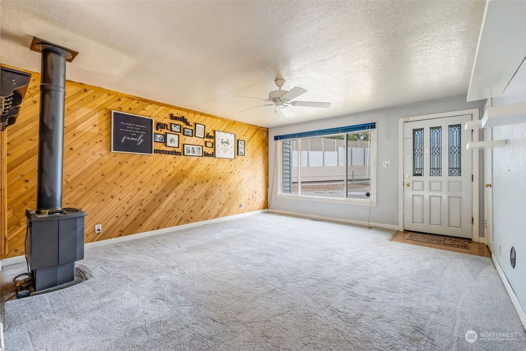 Photo of 331 NE 120th Street, Seattle, WA 98125 (MLS # 2266902)