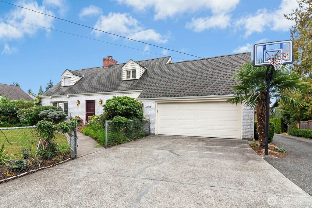 Photo of 4806 Seahurst Avenue, Everett, WA 98203 (MLS # 2445876)