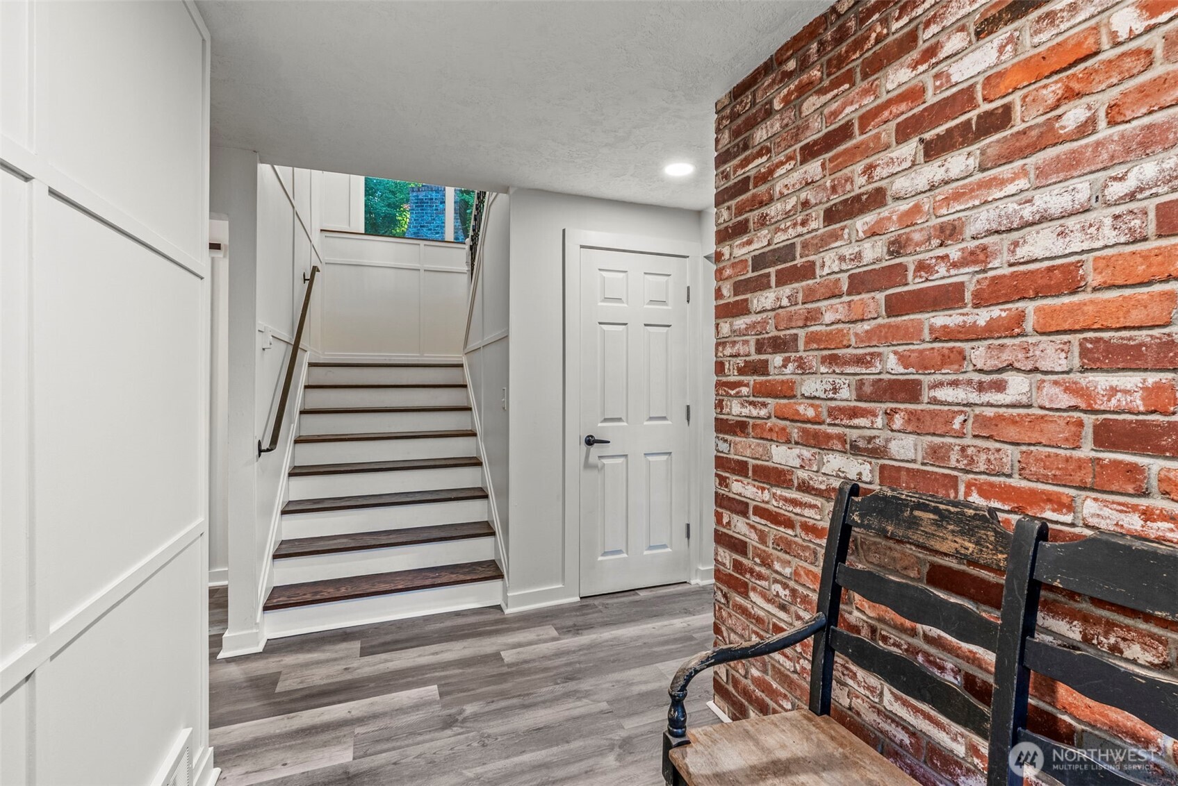 2342 E Lynnwood Drive