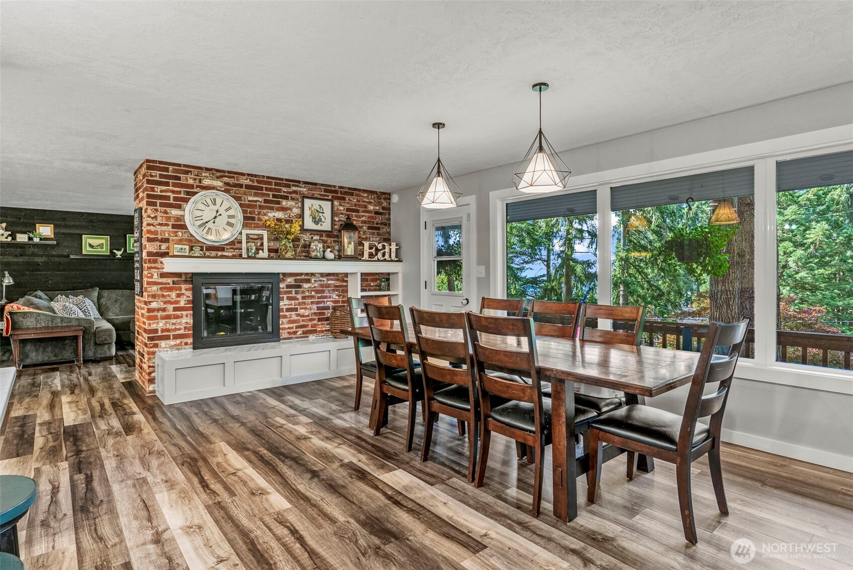 2342 E Lynnwood Drive