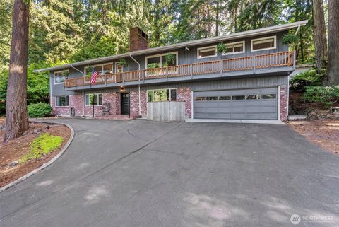 Photo of 2342 E Lynnwood Drive, Longview, WA 98632 (MLS # 2404086)
