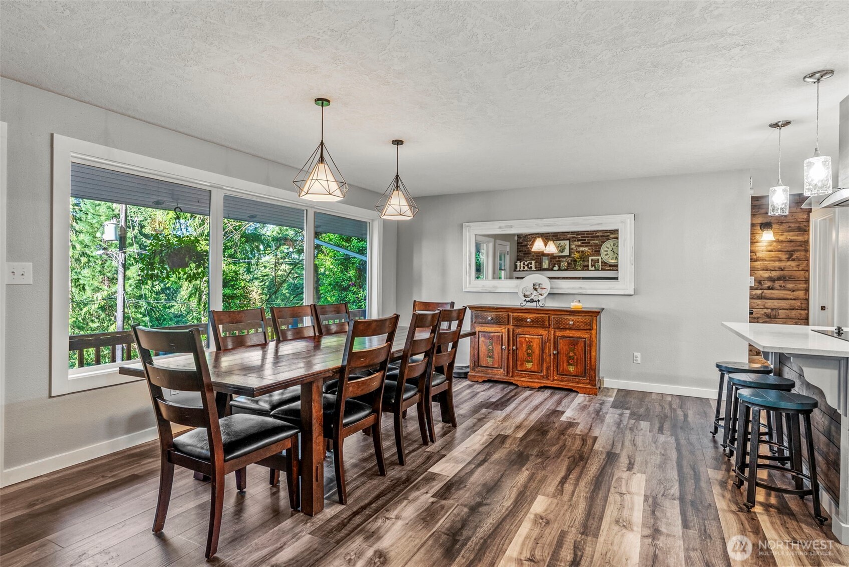 2342 E Lynnwood Drive