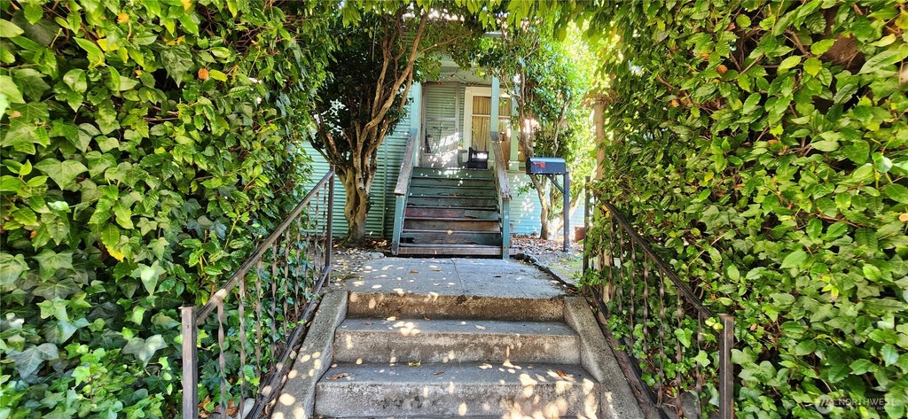 Photo of 1016 NE 69th Street, Seattle, WA 98115 (MLS # 2585474)