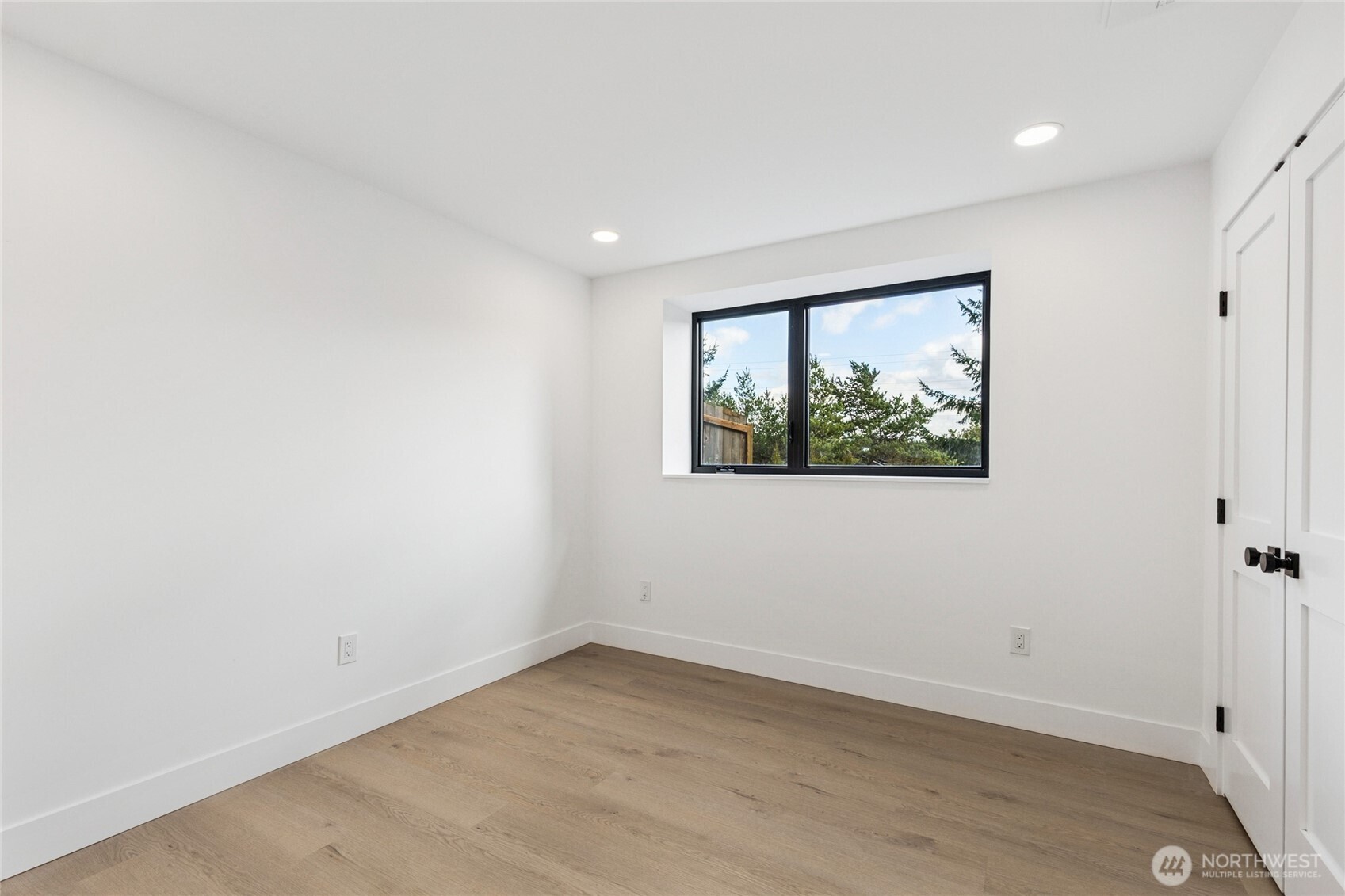 Bellevue, Washington, 98006, United States, 6 Bedrooms Bedrooms, ,4 BathroomsBathrooms,Residential,Active,2021655