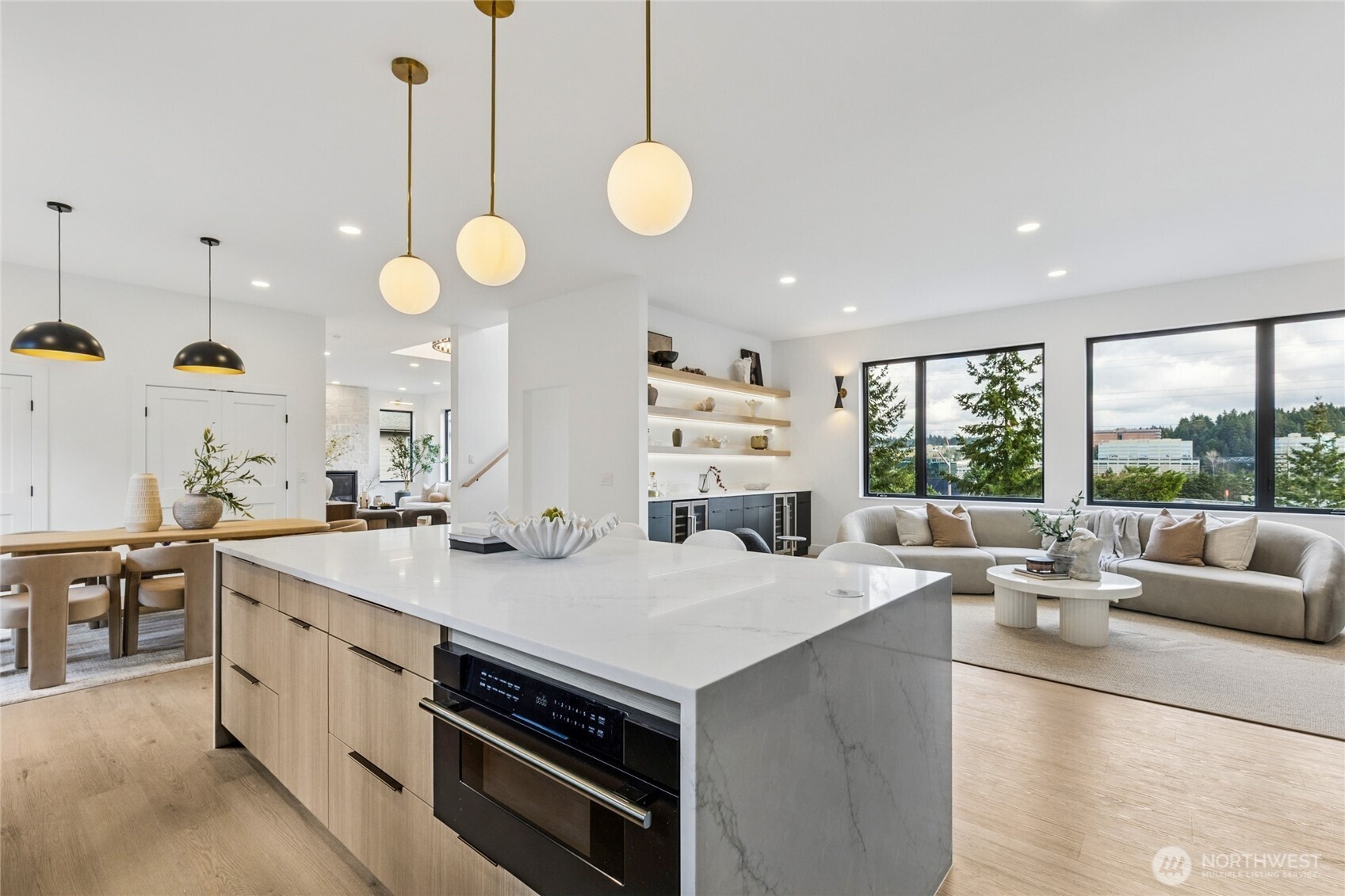 Bellevue, Washington, 98006, United States, 6 Bedrooms Bedrooms, ,4 BathroomsBathrooms,Residential,Active,2021655