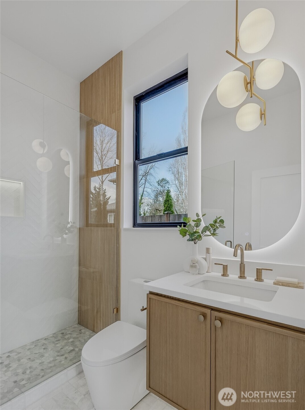 Bellevue, Washington, 98006, United States, 6 Bedrooms Bedrooms, ,4 BathroomsBathrooms,Residential,Active,2021655