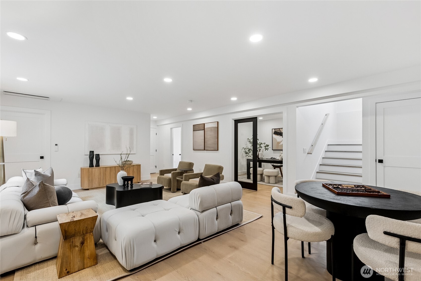 Bellevue, Washington, 98006, United States, 6 Bedrooms Bedrooms, ,4 BathroomsBathrooms,Residential,Active,2021655