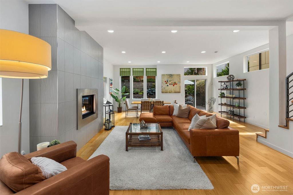 Photo of 637 34th Avenue, Seattle, WA 98122 (MLS # 2388770)