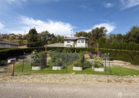 Photo of 6 VALLEY VIEW PARK Drive, Omak, WA 98841 (MLS # 2427156)