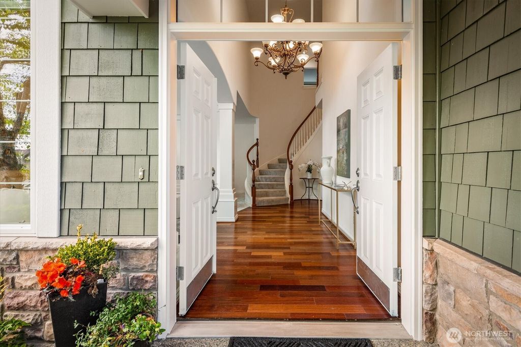 Photo of 1206 S 36th Place, Renton, WA 98055 (MLS # 2398903)