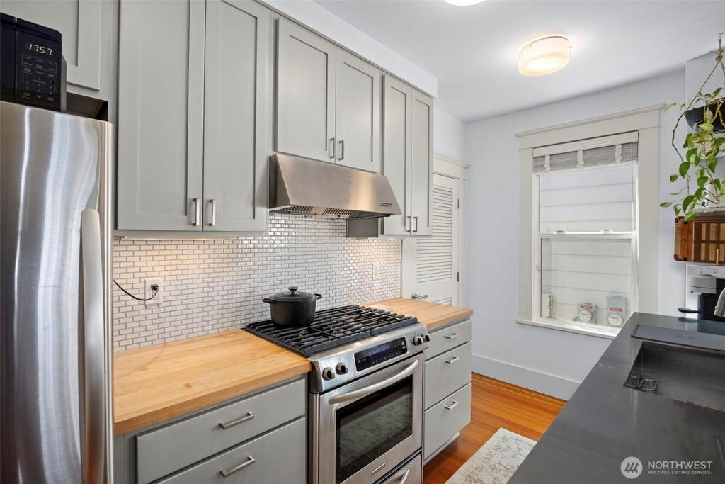 Photo of 4420 Dayton Avenue N #2, Seattle, WA 98103 (MLS # 2539598)