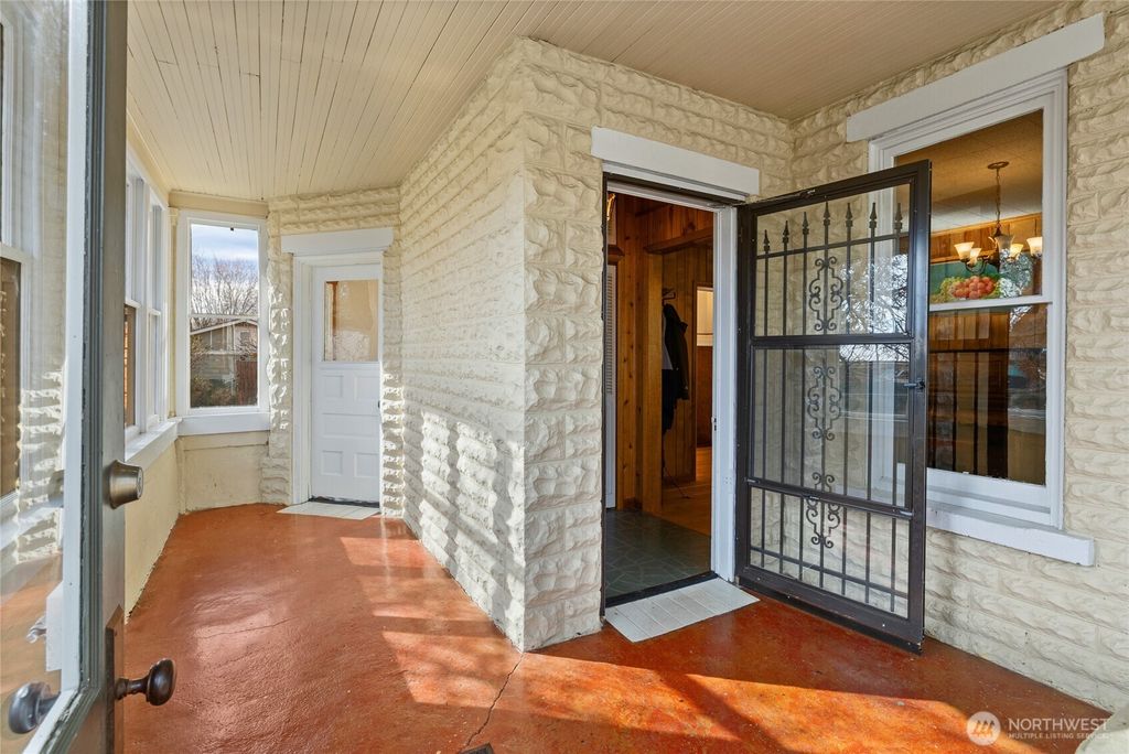 Photo of 312 E Manitoba Avenue, Ellensburg, WA 98926 (MLS # 2495215)